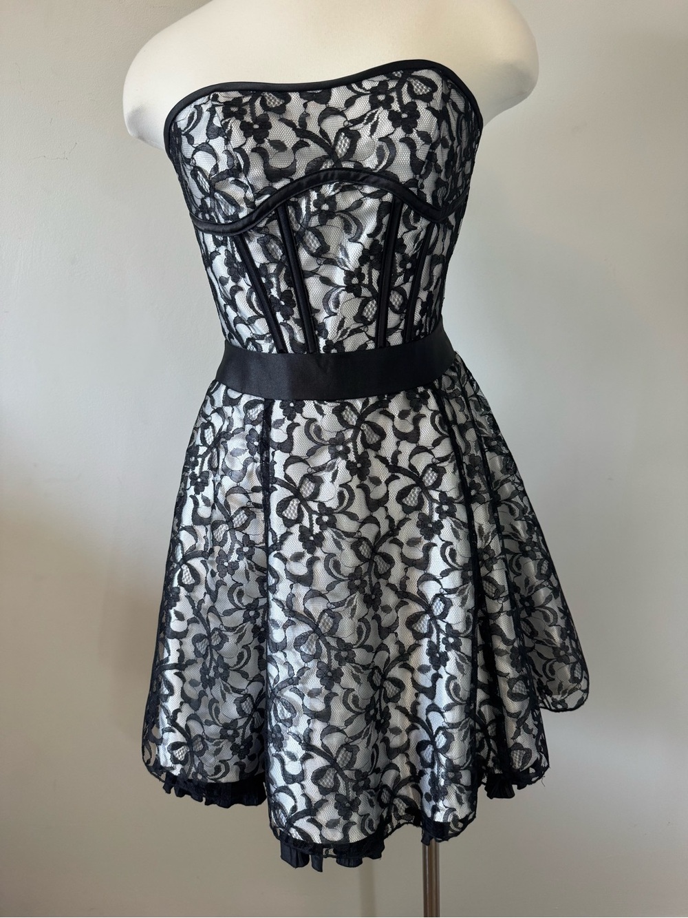 Jessica McClintock Gunne Sax Black Lace Overlay Strapless Cocktail Dress size 1
